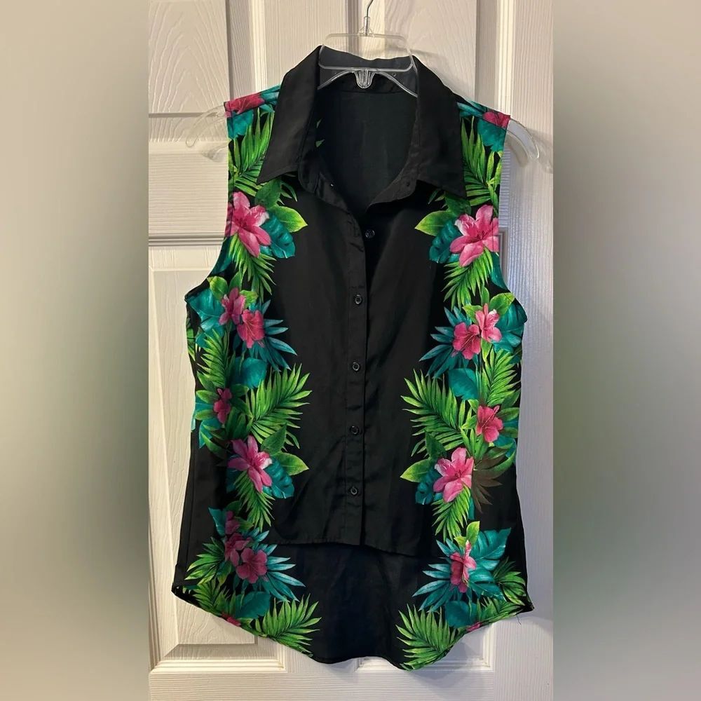 Women’s floral collard sleeveless blouse size M